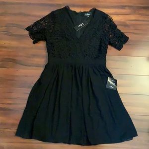 Lulu's Black Lace V-Neck Short Sleeve Skater Dress